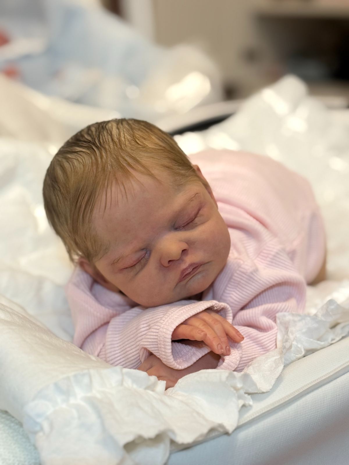 Reborn Baby Adelaide, 50 cm, schlafend in heller Decke