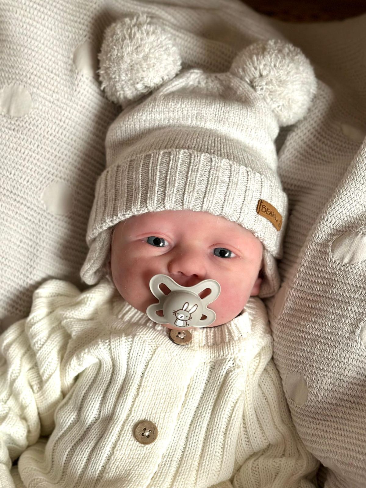 Teilsilikon-Baby Benjamin, 50 cm, mit Strickmütze